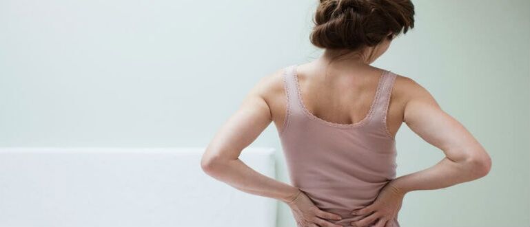 Osteocondrosis espinal en una mujer